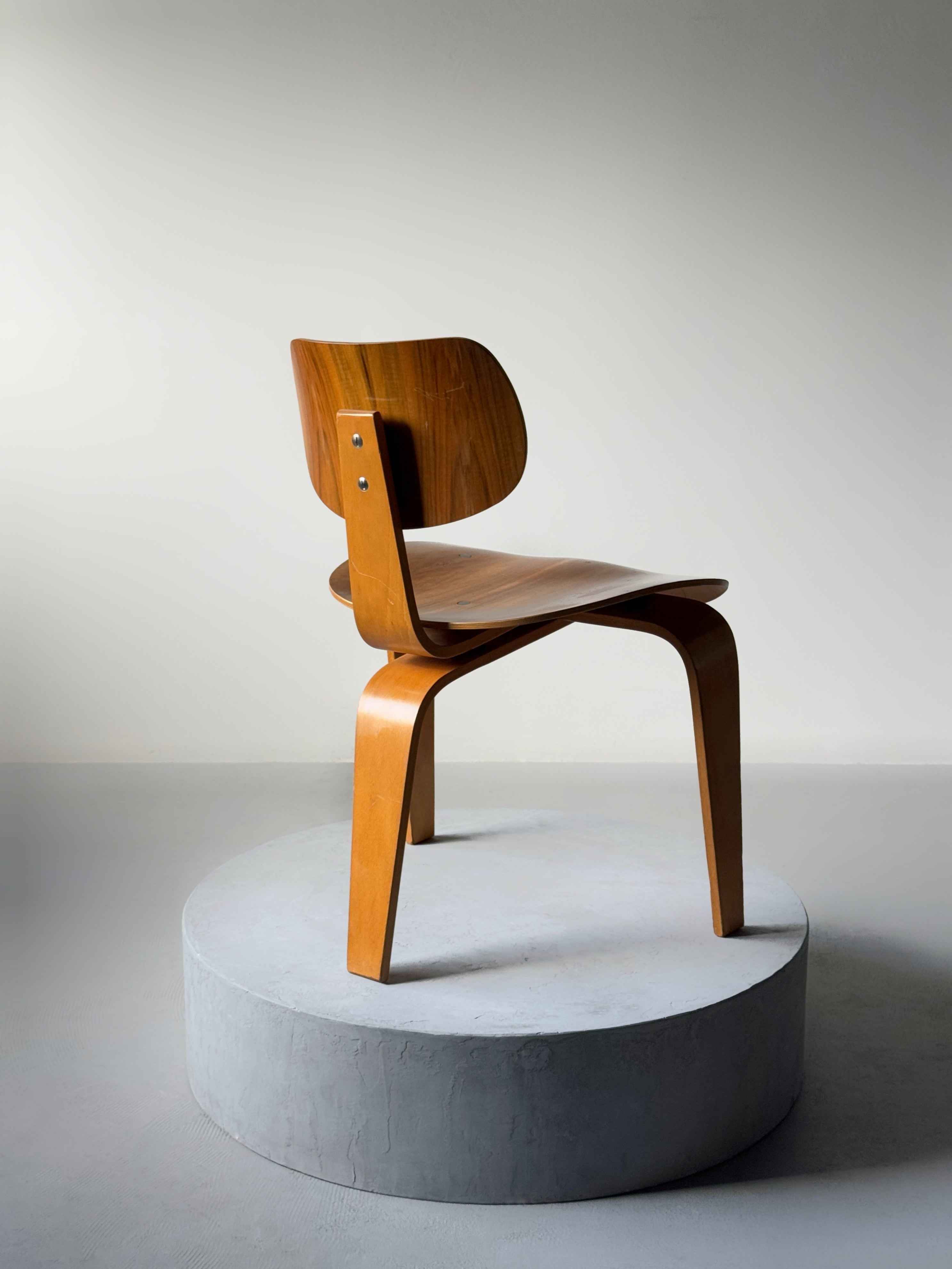 SE42 Three-legged chair by Egon Eiermann