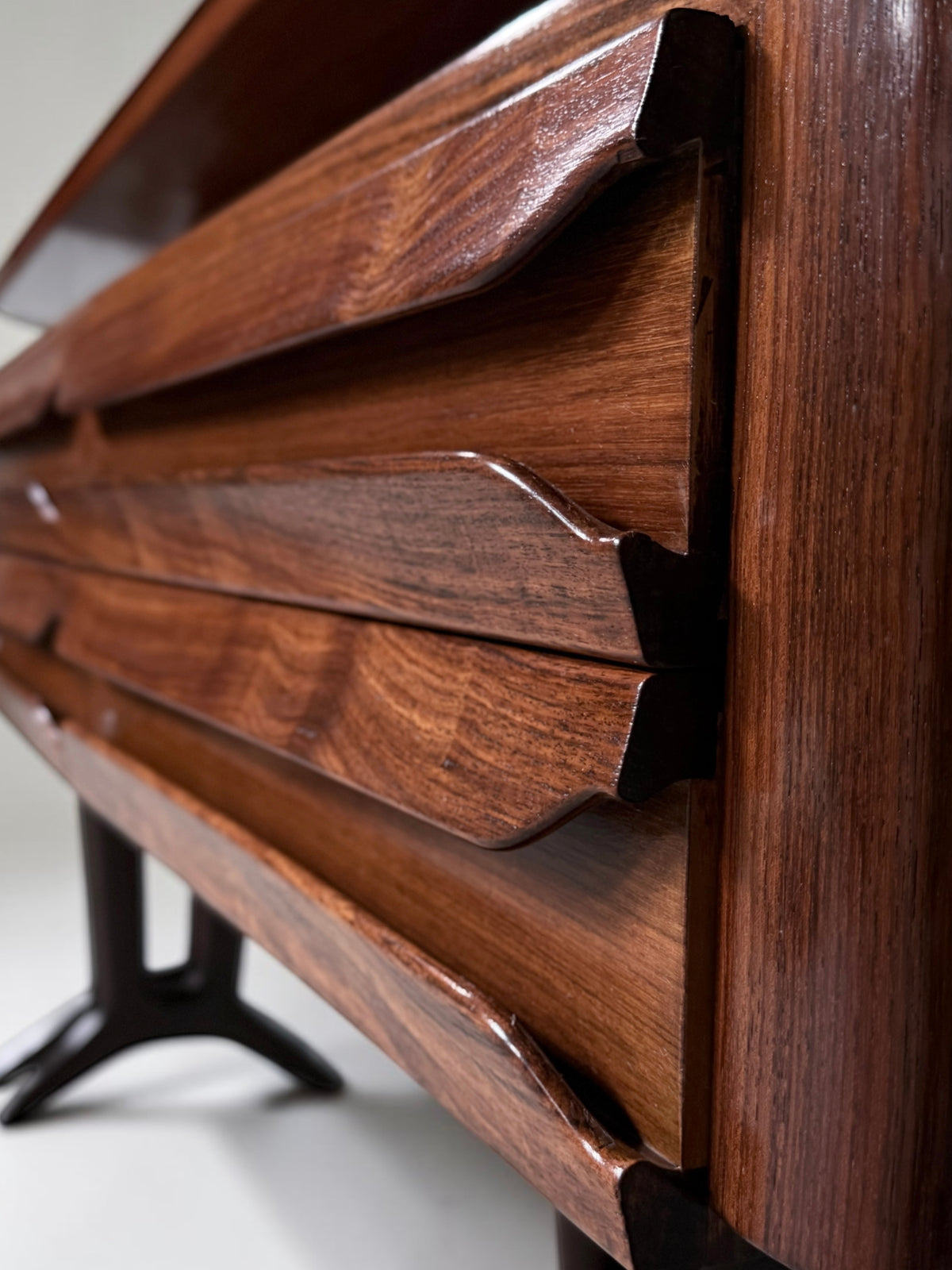 Italian Chest of Drawers attributed to Vittorio Dassi, 1950s