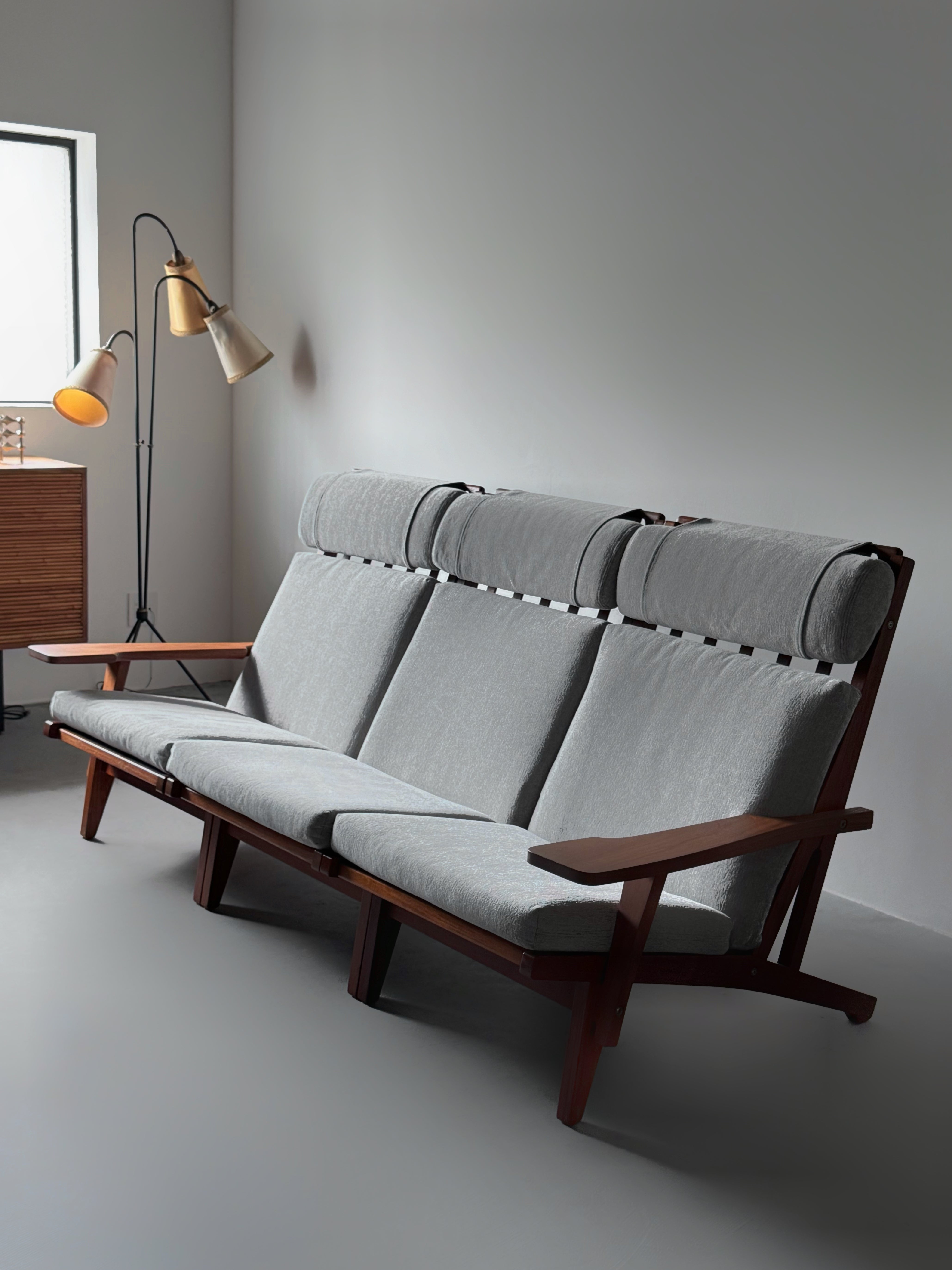 GE-375 3seater byHans J. Wegner