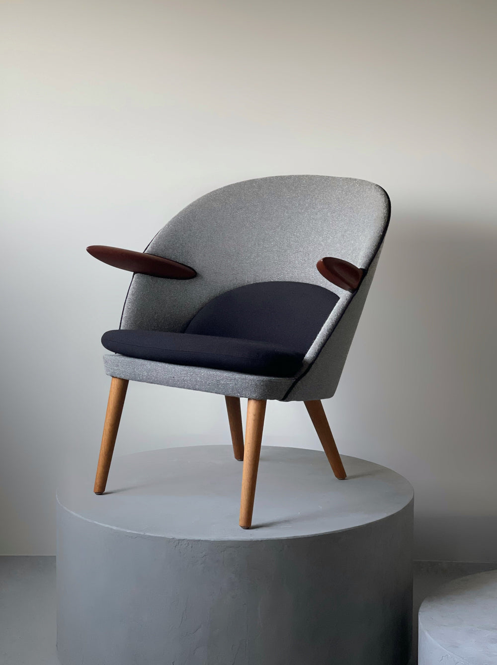 Shell lounge chair by Erik Ostermann