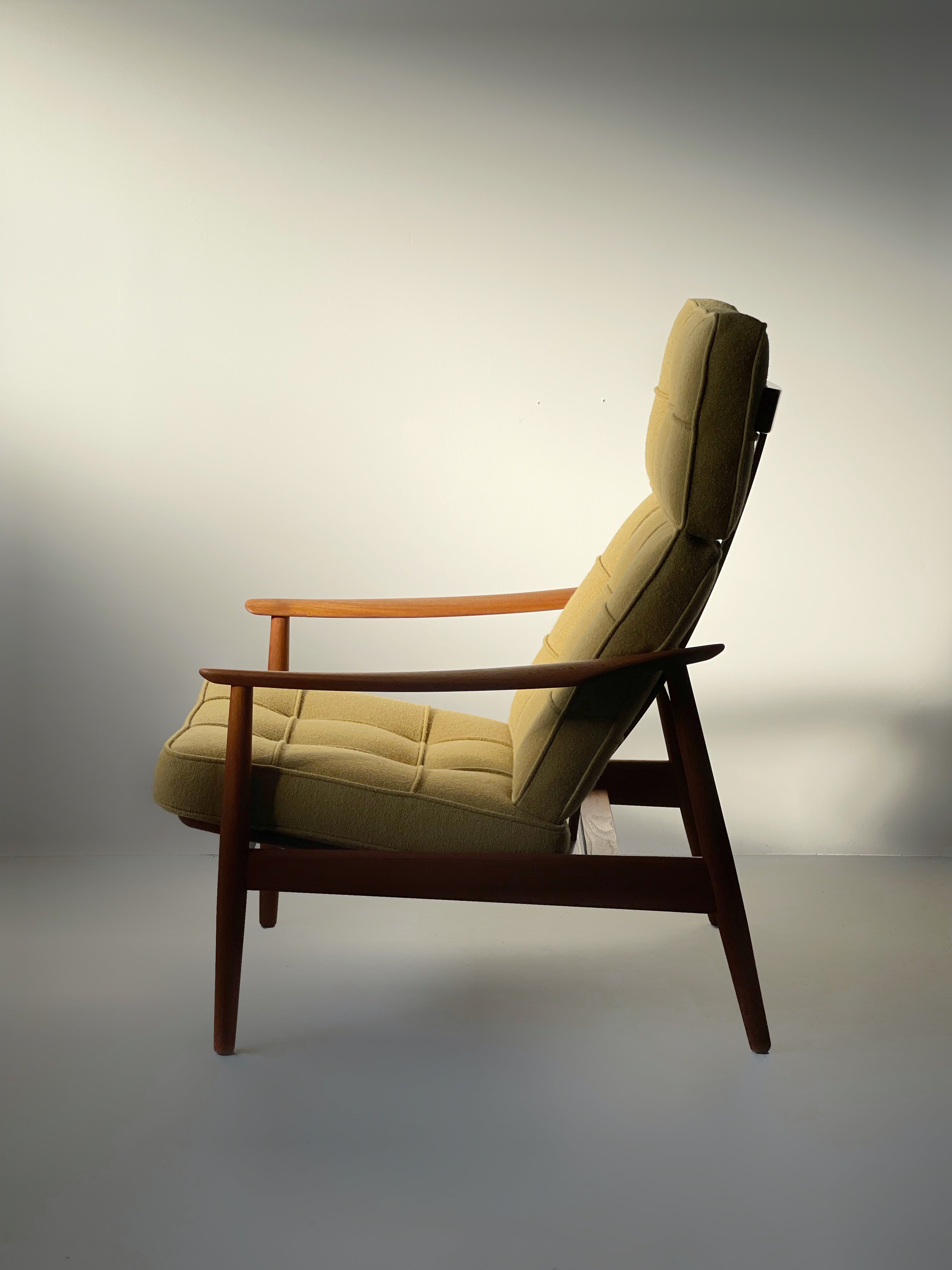 Model FD164 reclining lounge chair by Arne Vodder