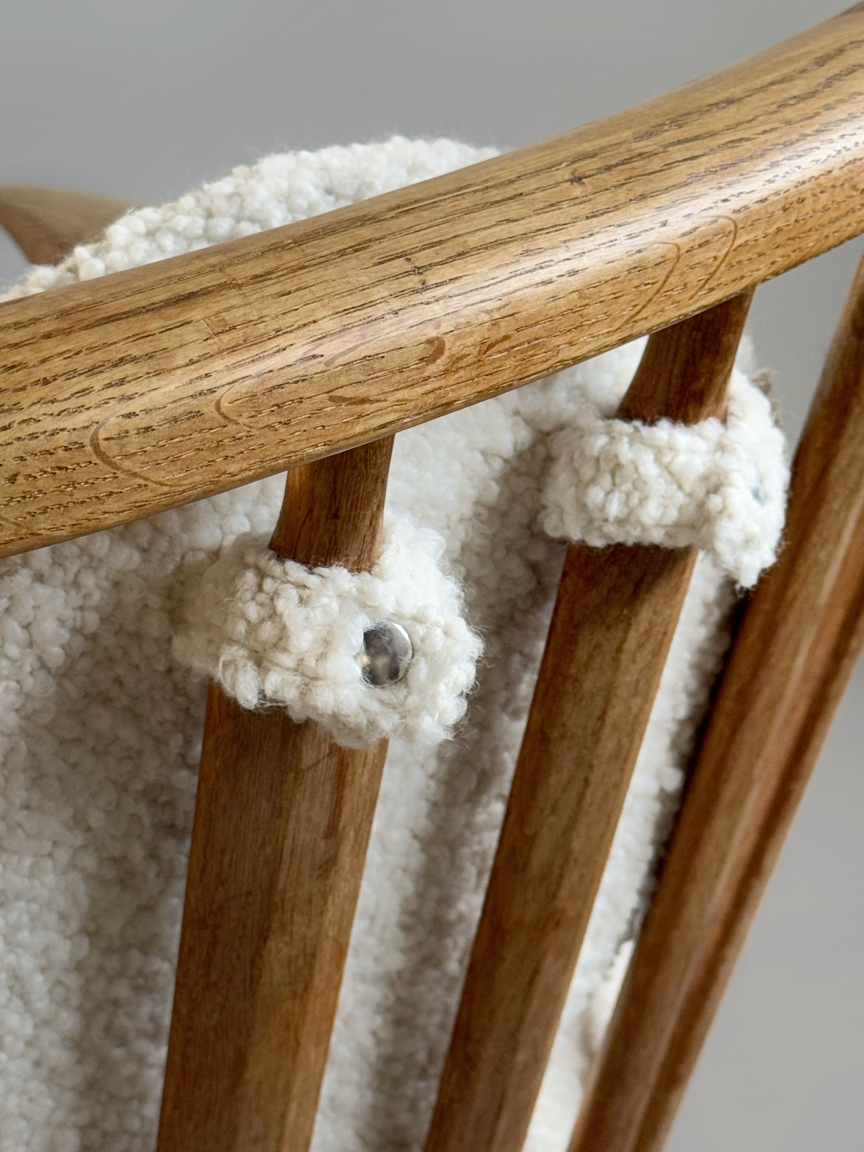 Armchair in oak by Guillerme et Chambron for Votre Maison, France 1960s　　