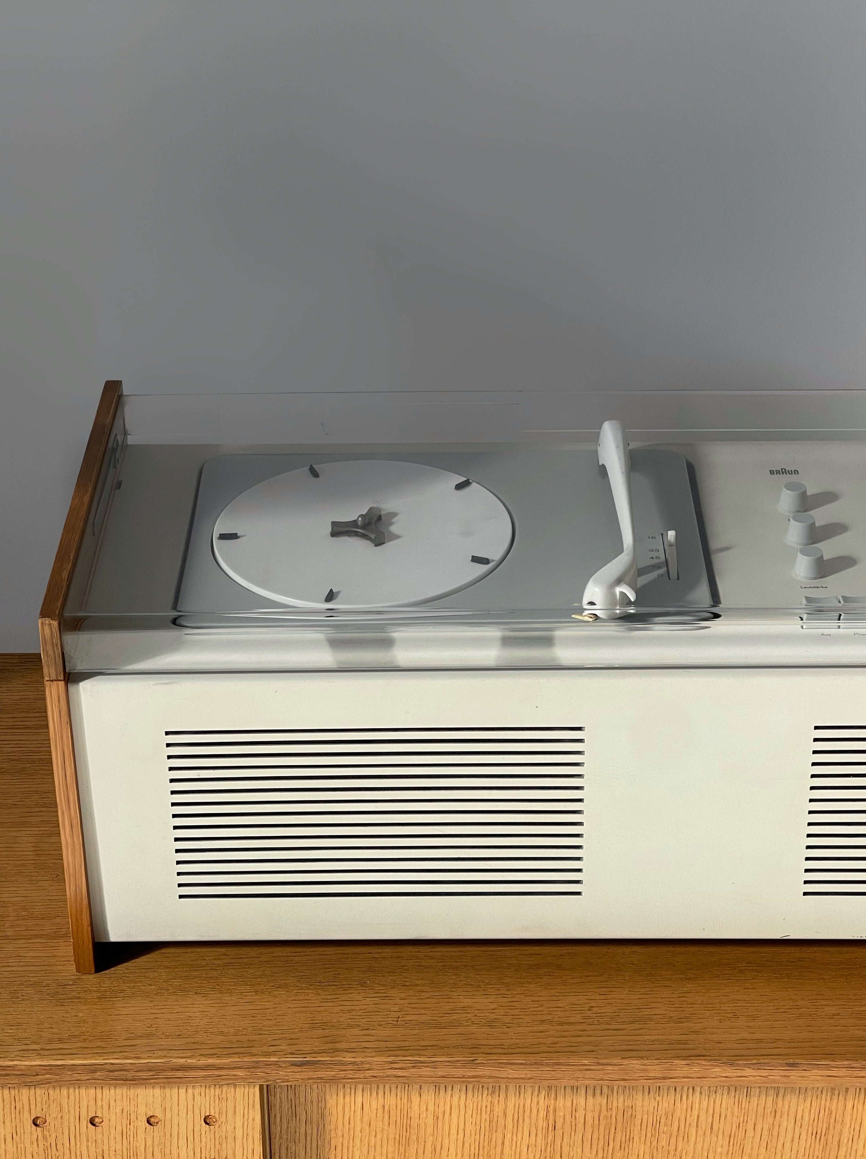 Braun audio: legendary stereo's from the 60s and 70s by Dieter Rams