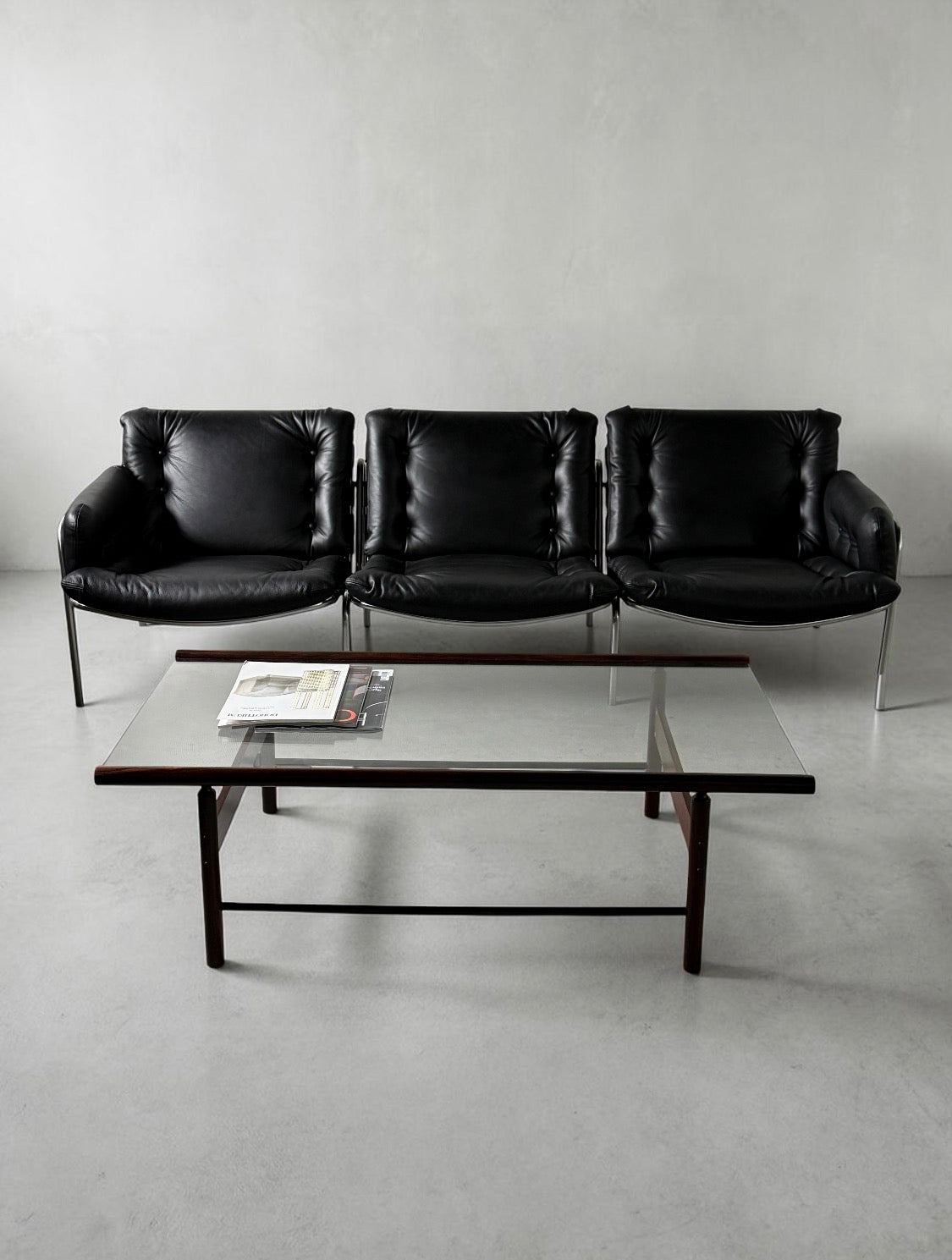 Model Jockey coffee table by Jorge Zalszupin, Brazil　
