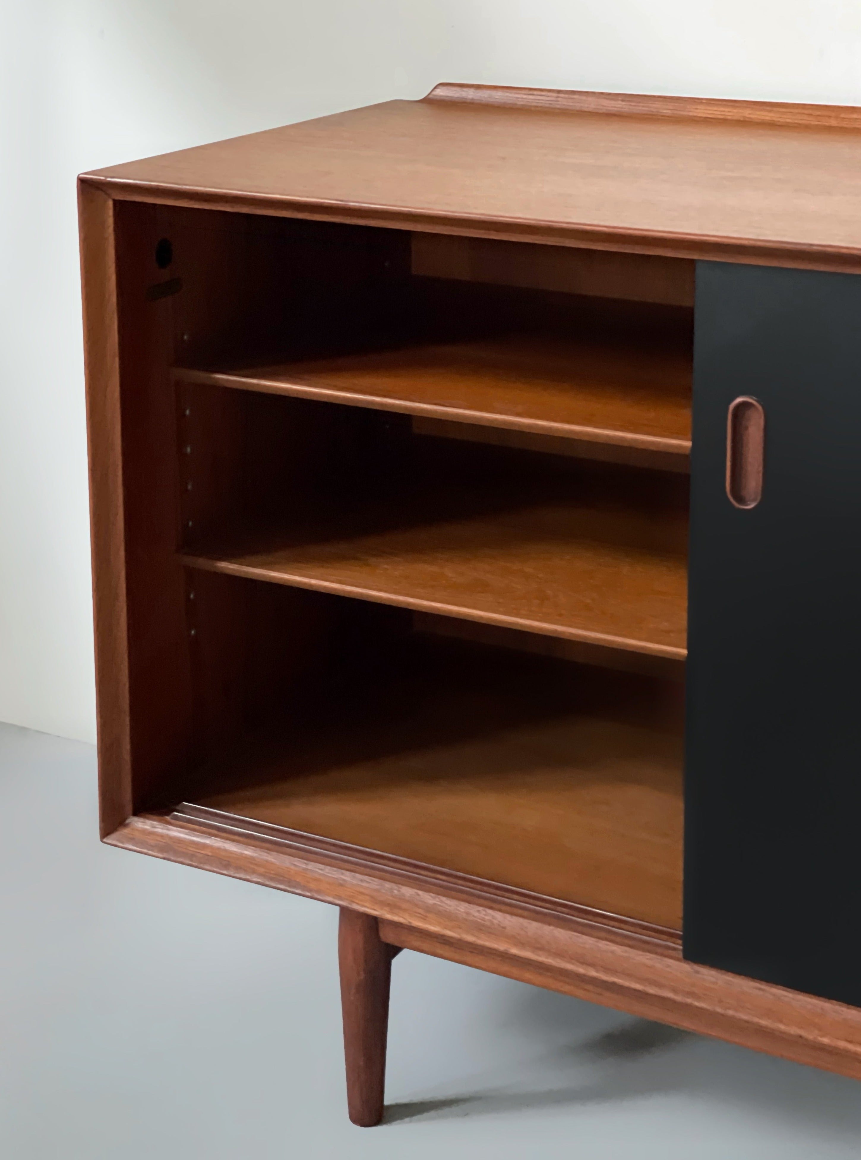 Model OS29 Sideboard with reversible doors by Arne Vodder