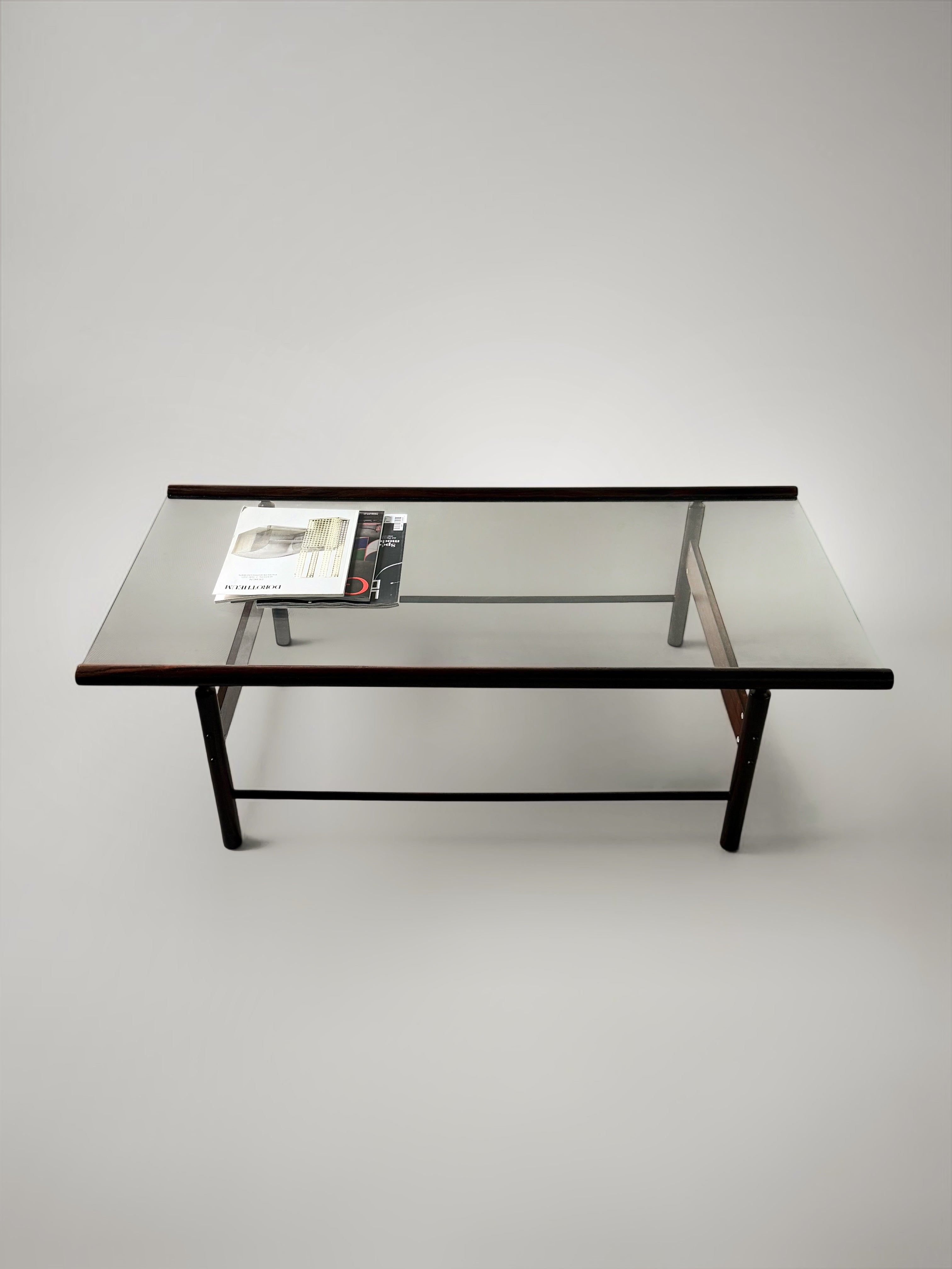 Model Jockey coffee table by Jorge Zalszupin, Brazil　