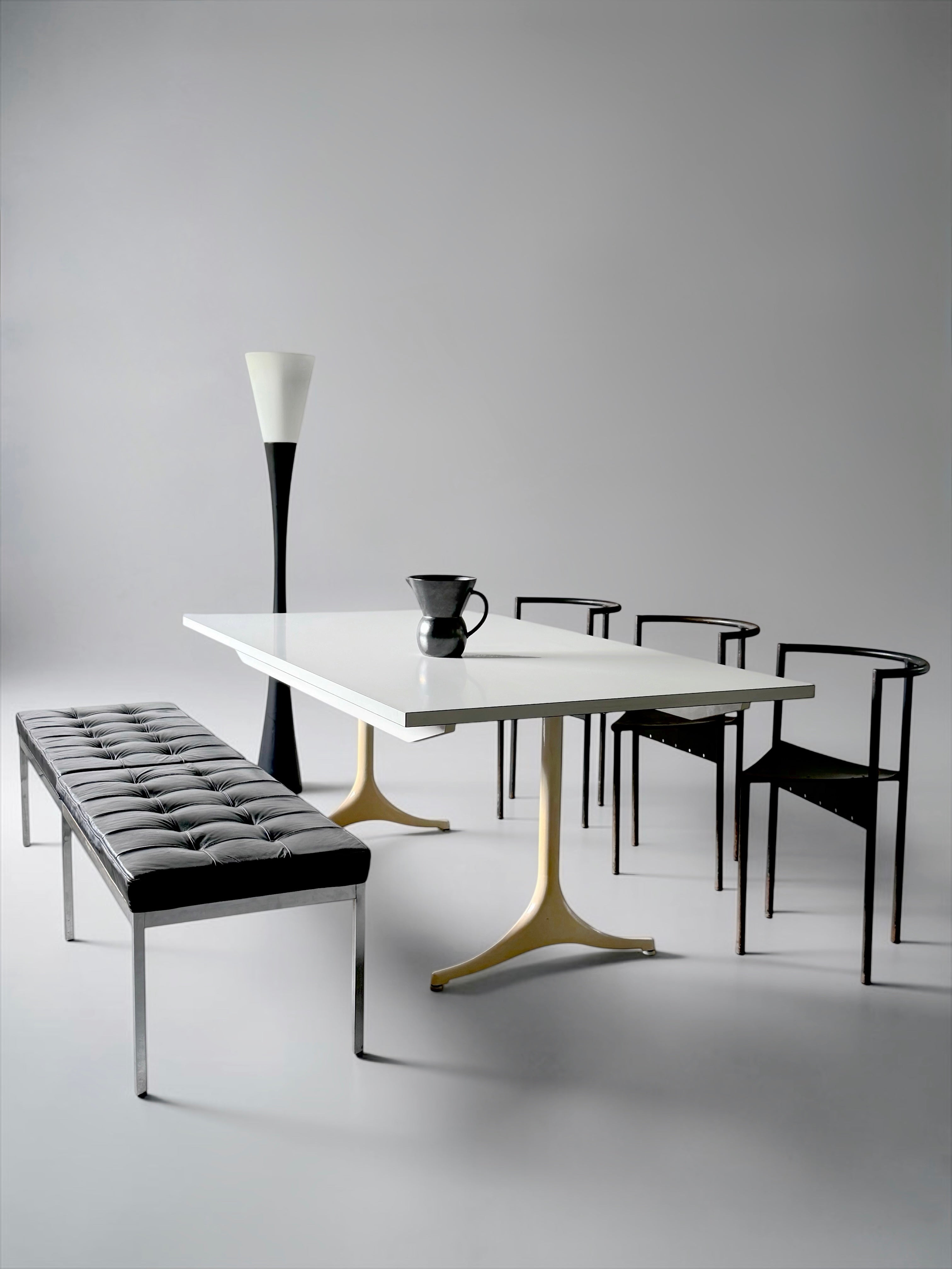 Pedestal Dining Table by George Nelson for Herman Miller 1960s　