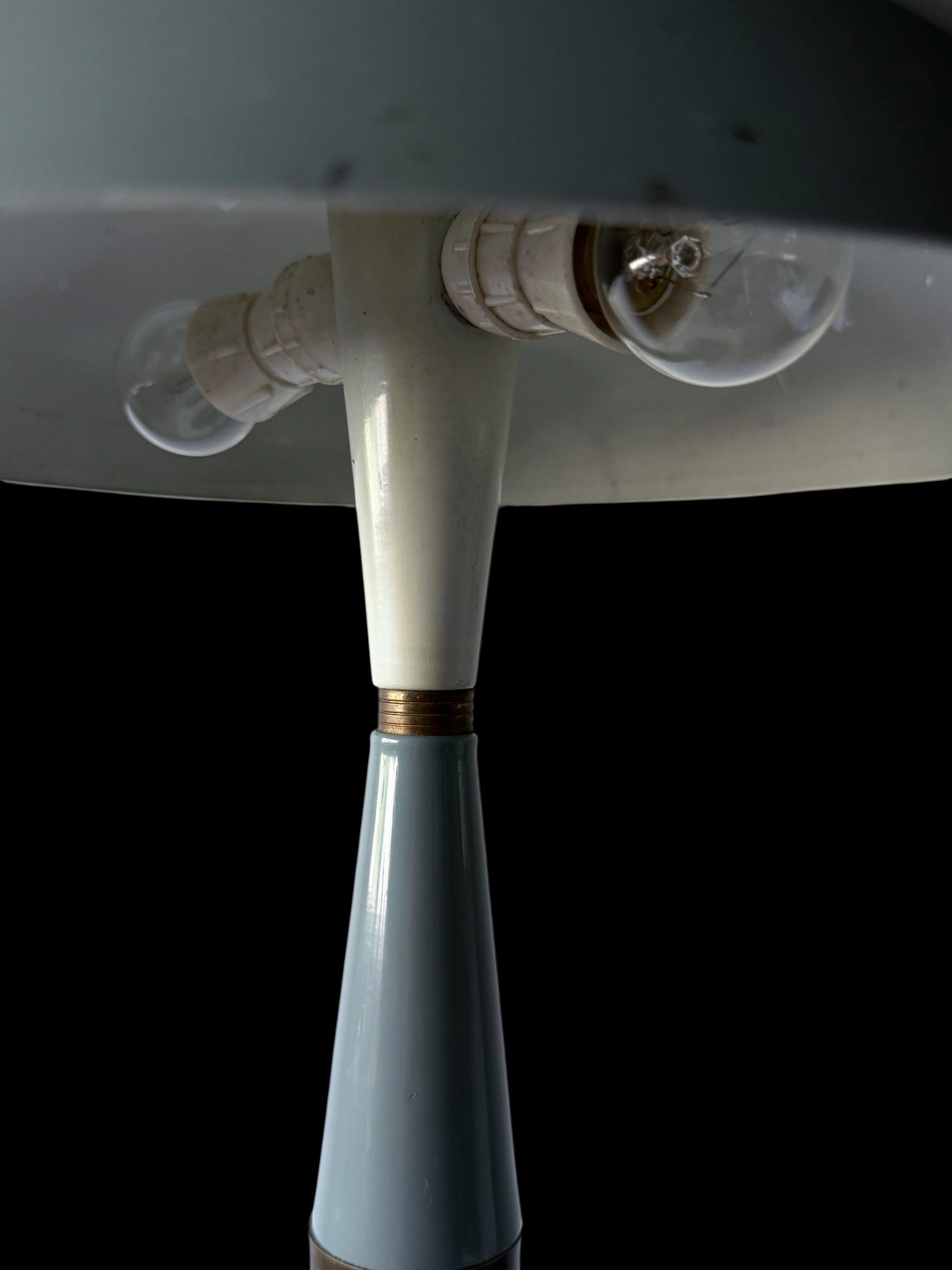 Italian Table Lamp in Blue-Grey Lacquered Metal and Brass, Italy 1950s