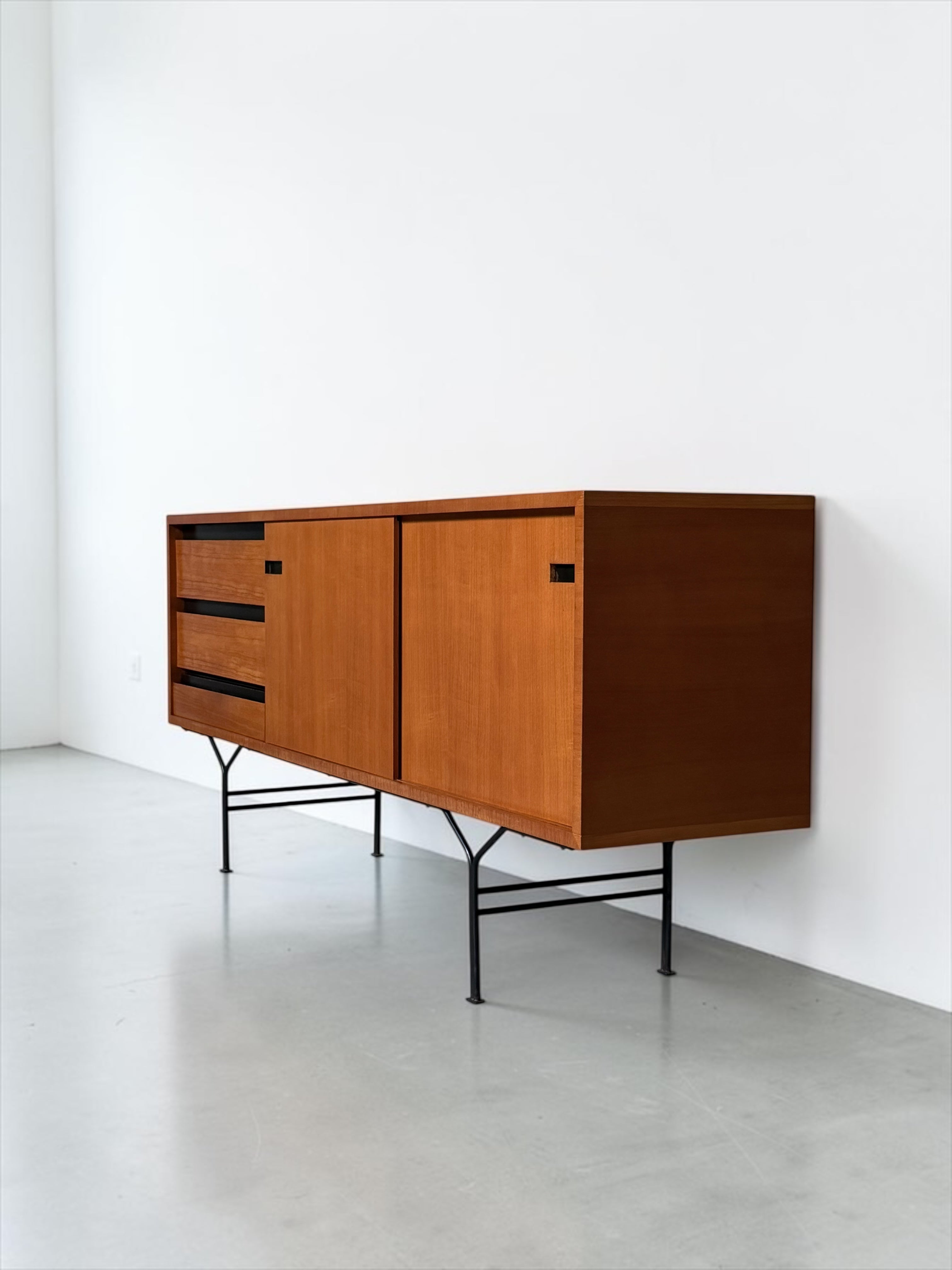 Sideboard by Gérard Guermonprez 1950s　　