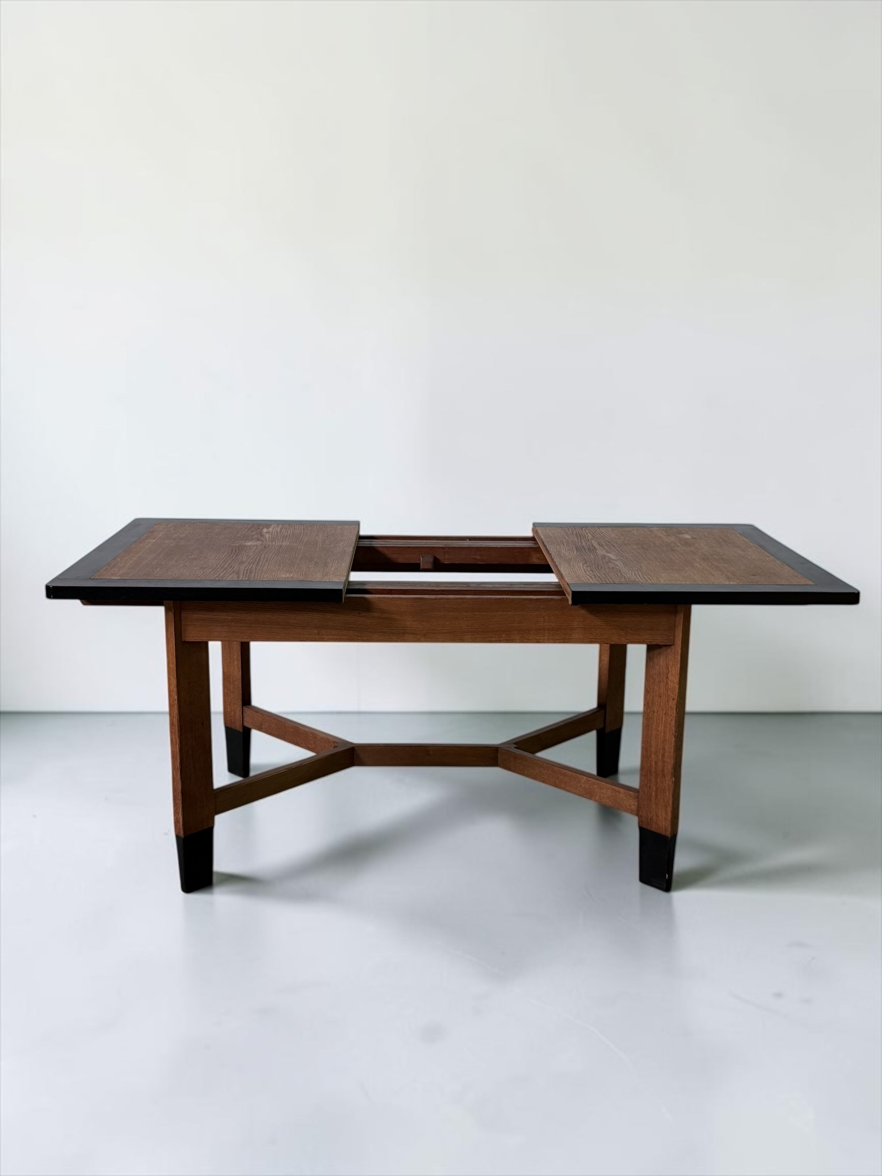 Haagse School armchairs by H. Fels for L.O.V. Oosterbeek, 1920s